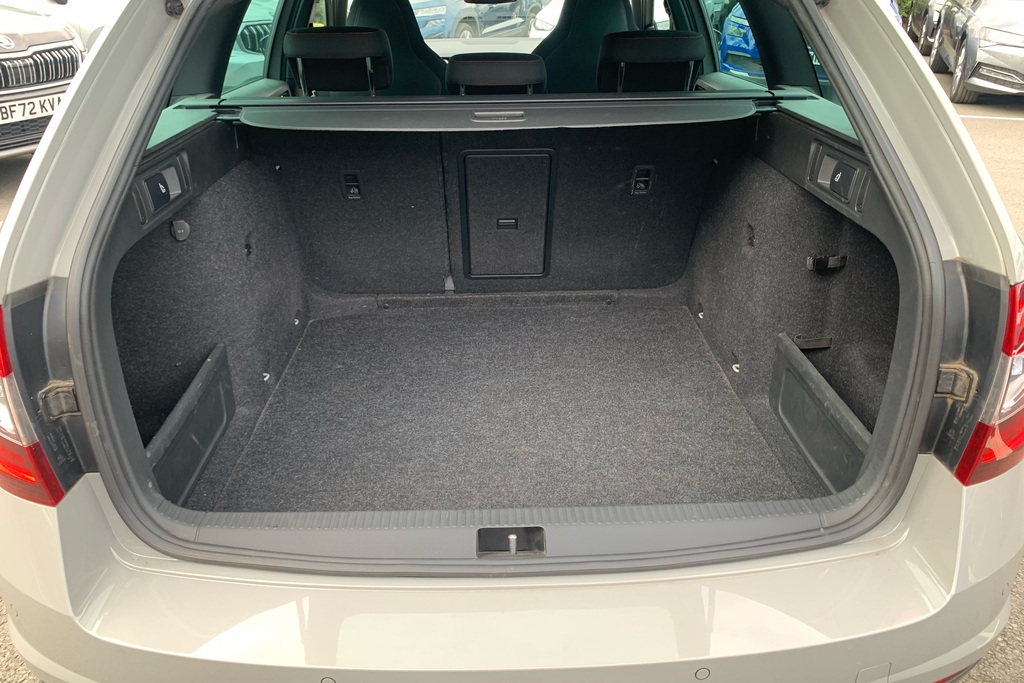 Skoda Octavia 1.5 Tsi Se Drive #10