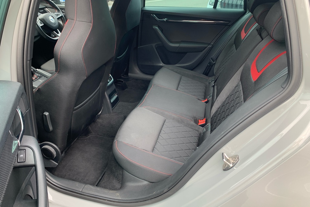 Skoda Octavia 1.5 Tsi Se Drive #8