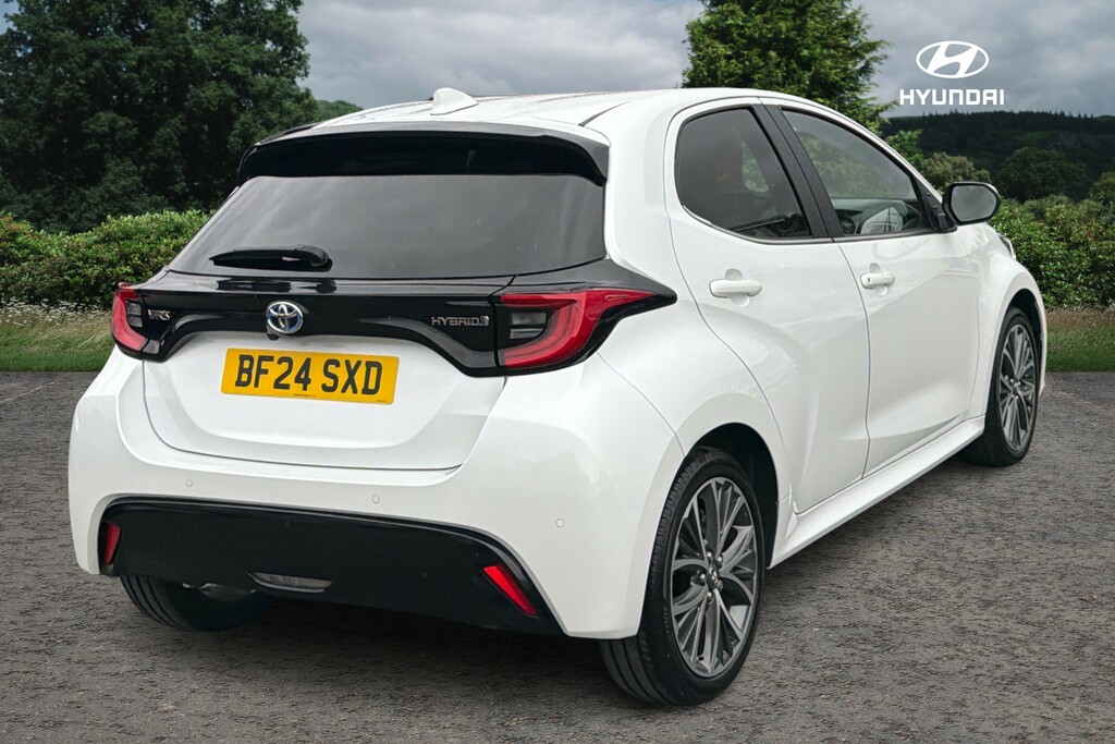Toyota Yaris 1.5 Hybrid Excel Cvt White #5
