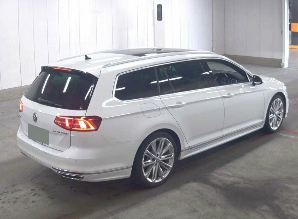 Volkswagen Passat 2L R-line White #4