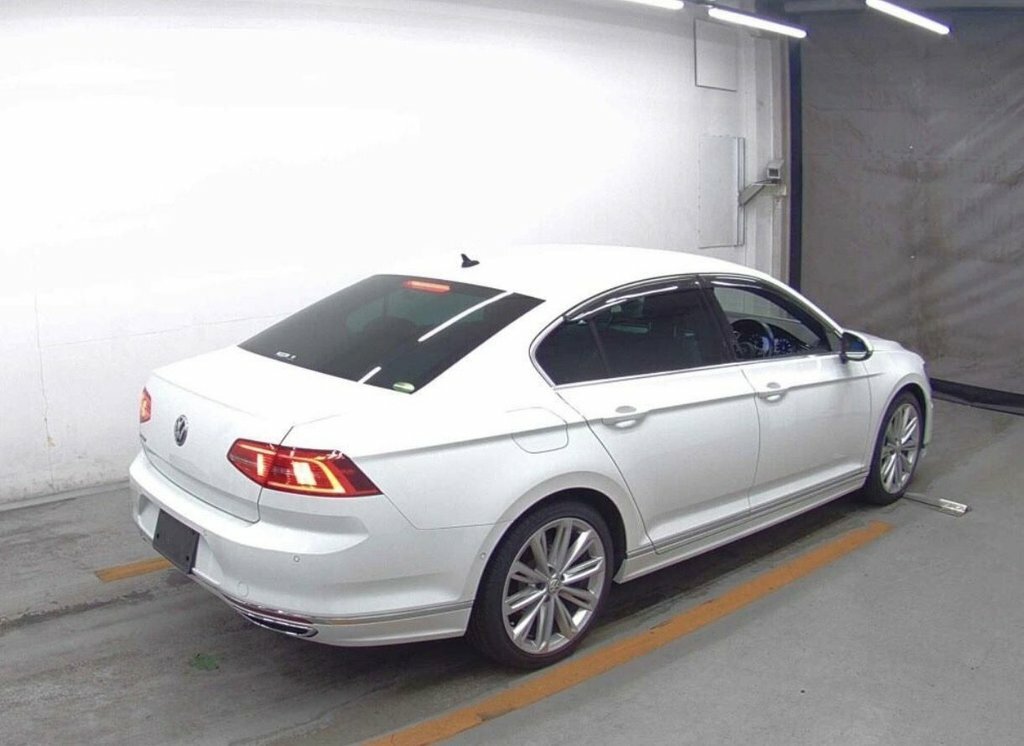 Volkswagen Passat 1.5L R-line White #4