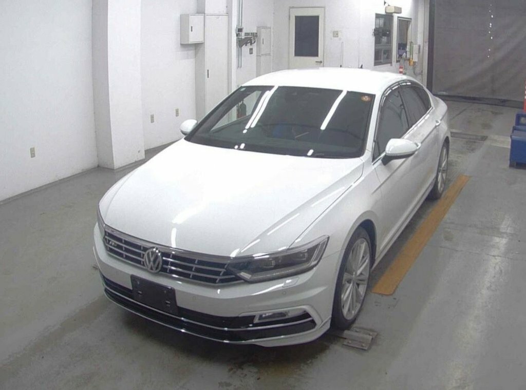 Volkswagen Passat 1.5L R-line White #2