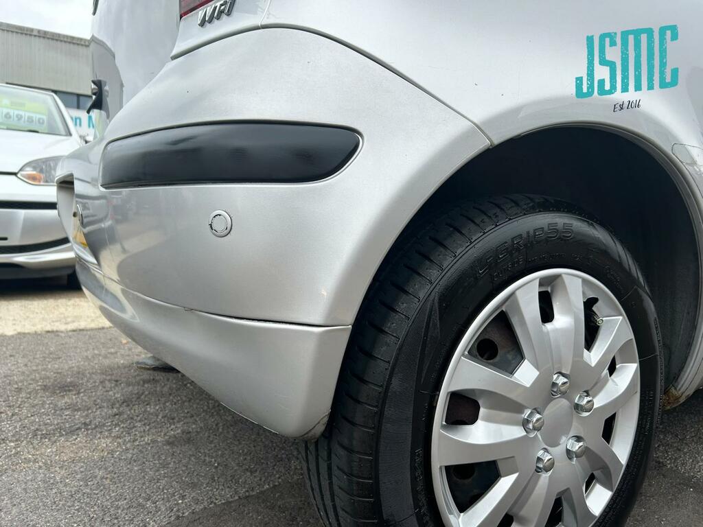 Toyota Yaris Hatchback Silver #26