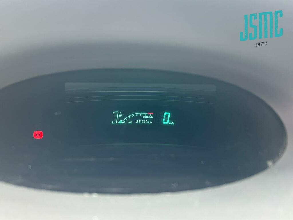 Toyota Yaris Hatchback Silver #32