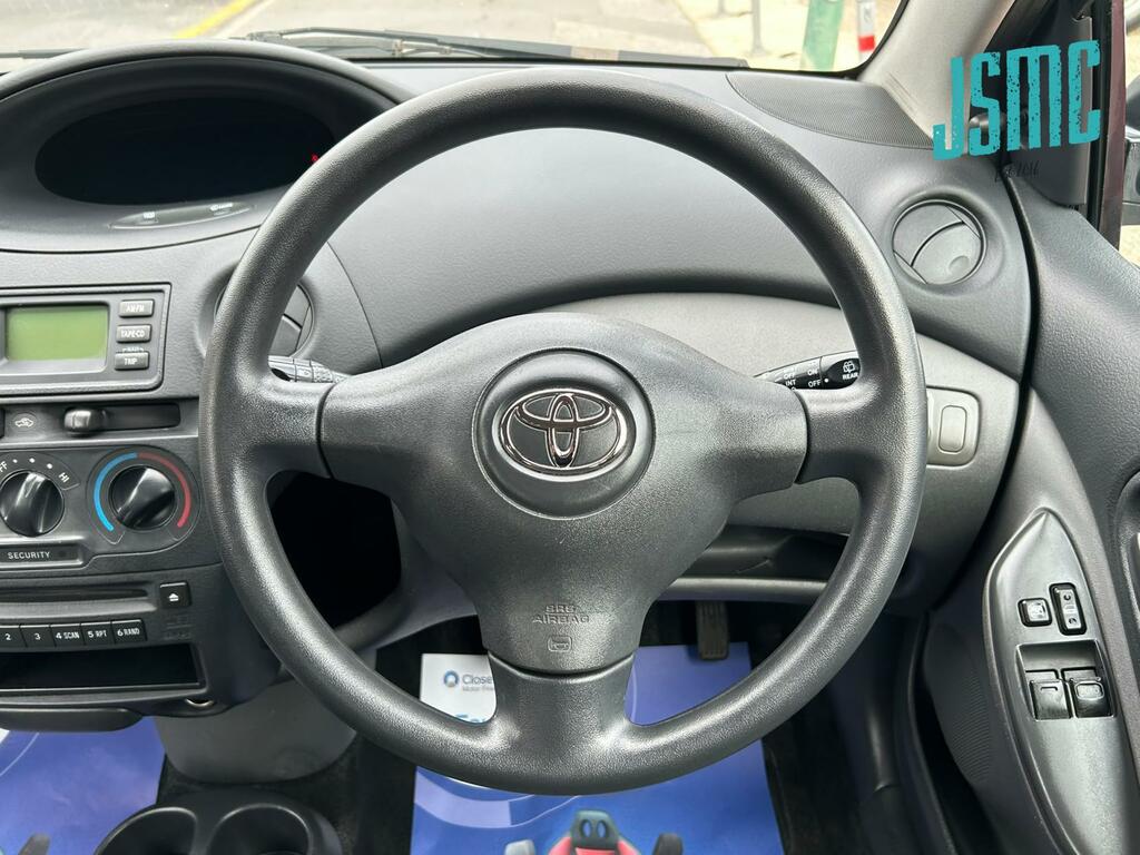 Toyota Yaris Hatchback Silver #9