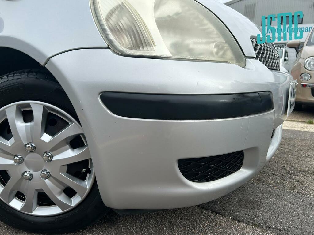 Toyota Yaris Hatchback Silver #30