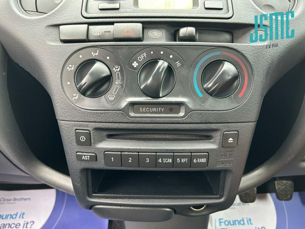 Toyota Yaris Hatchback Silver #19