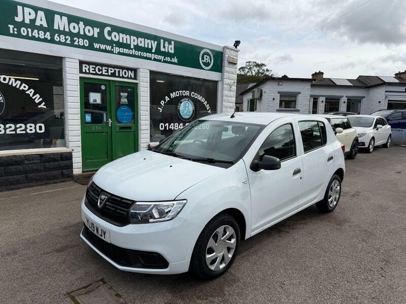 Dacia Sandero 1.0-sce-essential-hatchback-5dr-petrol-manual-euro White