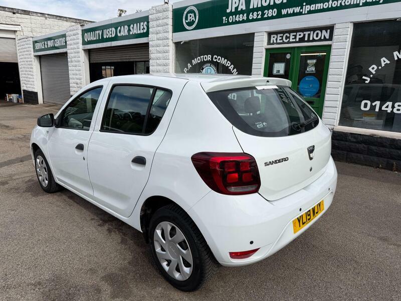 Dacia Sandero 1.0-sce-essential-hatchback-5dr-petrol-manual-euro White #3