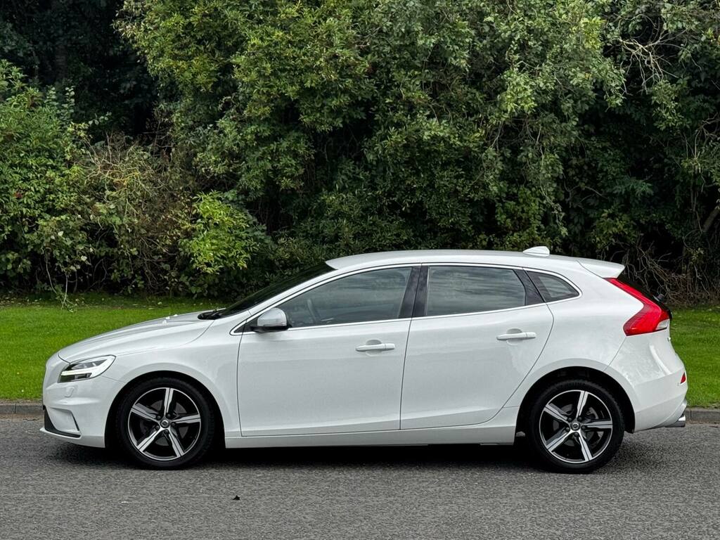 Volvo V40 T2 122 R Design White #5