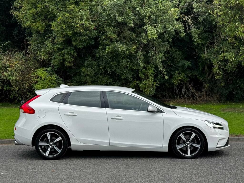 Volvo V40 T2 122 R Design White #2