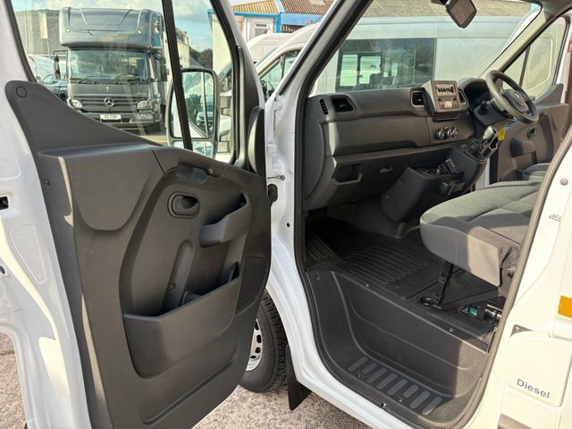 Vauxhall Movano Diesel White #4