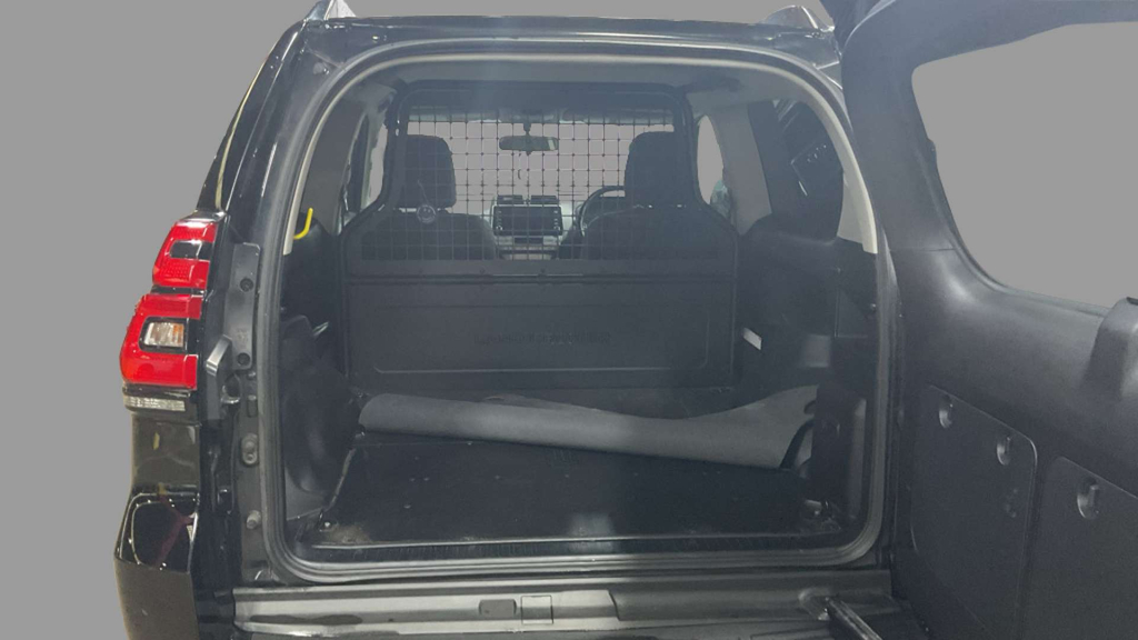 Toyota Land Cruiser D-4d Active White #11