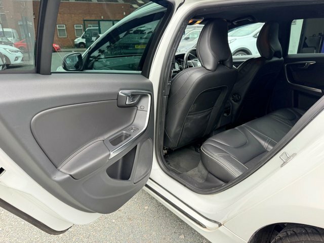 Volvo V60 B4 Plus Dark - Google Blind Spot Info Grey #19
