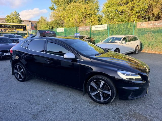 Volvo V40 2.0 D3 R-design Nav Plus Hatchback Black #2