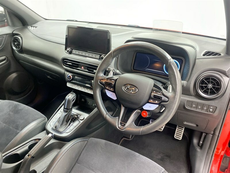 Hyundai Kona Premium White #37