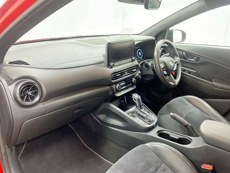 Hyundai Kona Premium White #2
