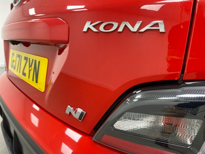 Hyundai Kona Premium White #29