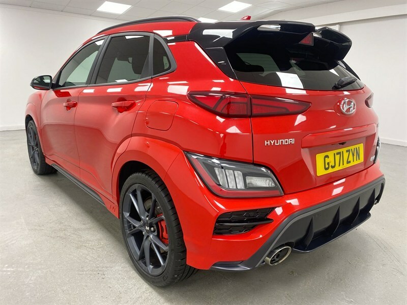 Hyundai Kona Premium White #3