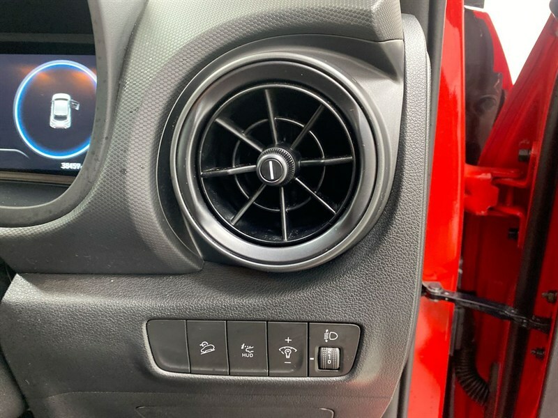 Hyundai Kona Premium White #36