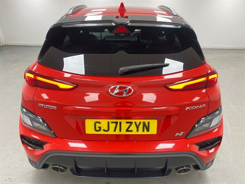 Hyundai Kona Premium White #23