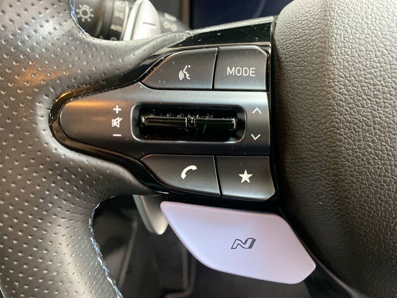 Hyundai Kona Premium White #38