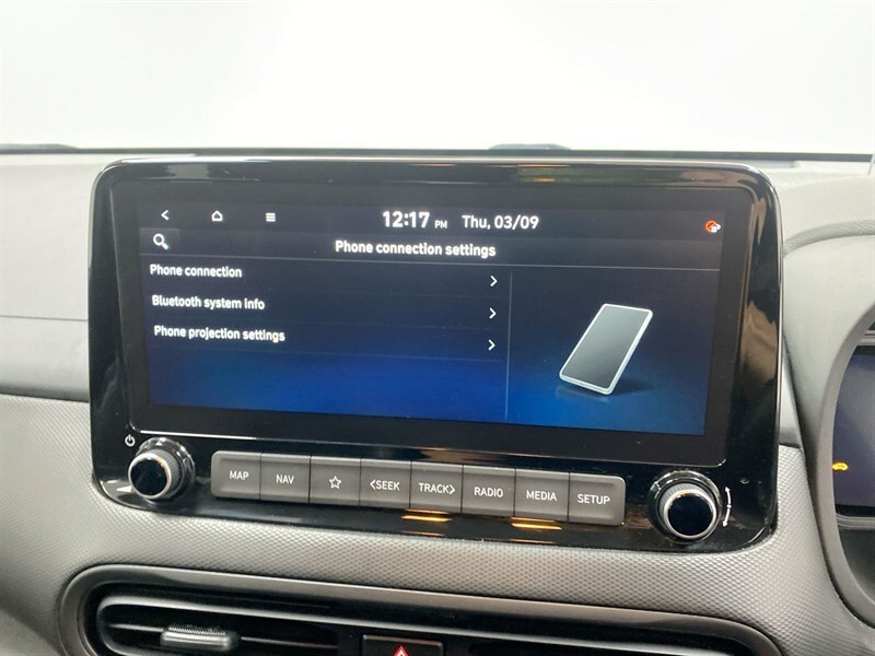 Hyundai Kona Premium White #47
