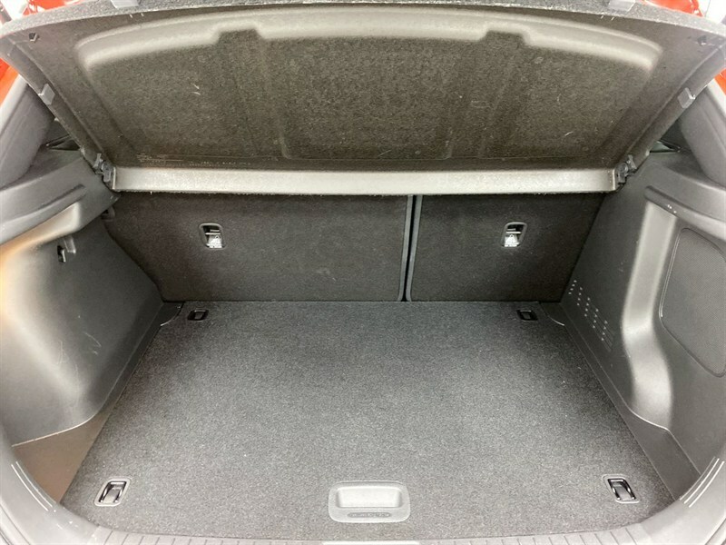 Hyundai Kona Premium White #60