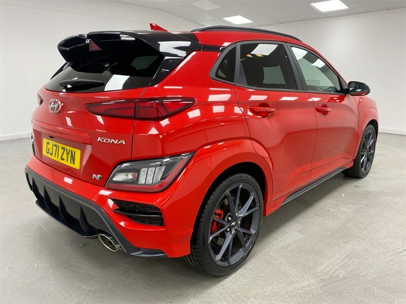 Hyundai Kona Premium White #12