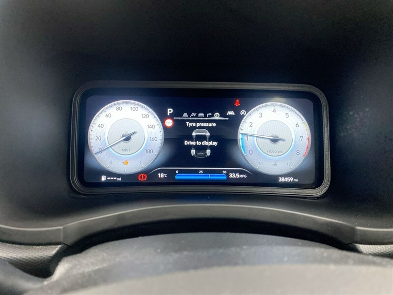 Hyundai Kona Premium White #11