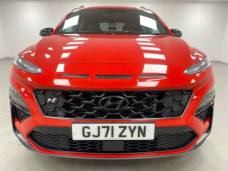 Hyundai Kona Premium White #6