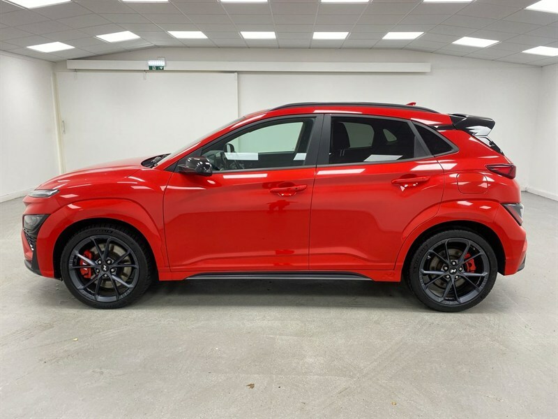 Hyundai Kona Premium White #13