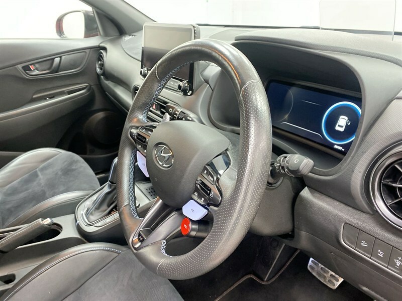 Hyundai Kona Premium White #43
