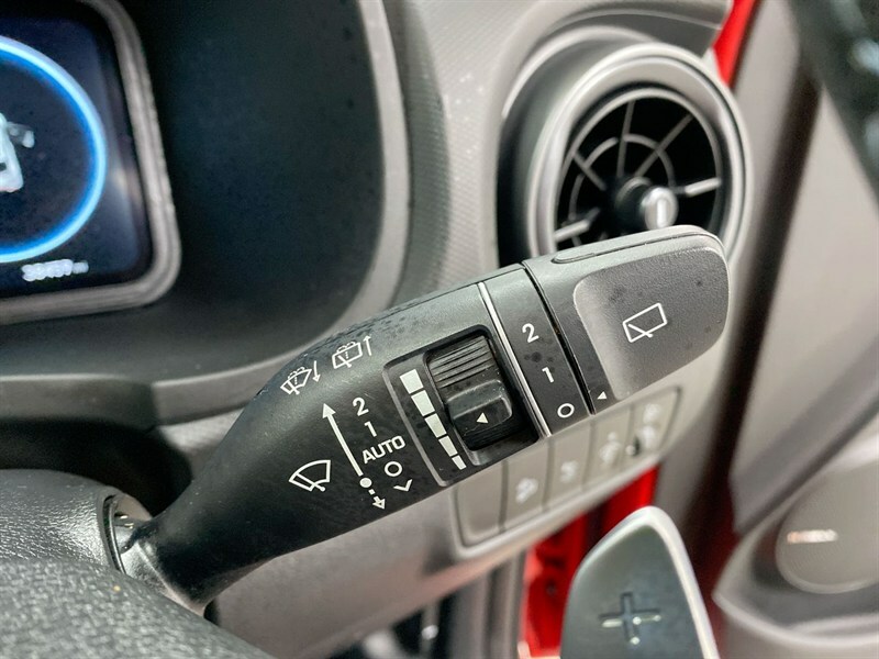 Hyundai Kona Premium White #42