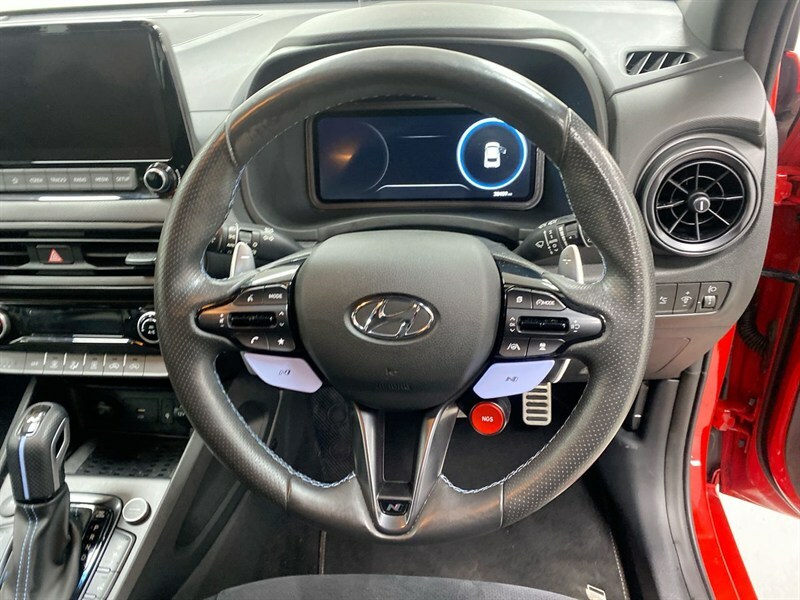 Hyundai Kona Premium White #44