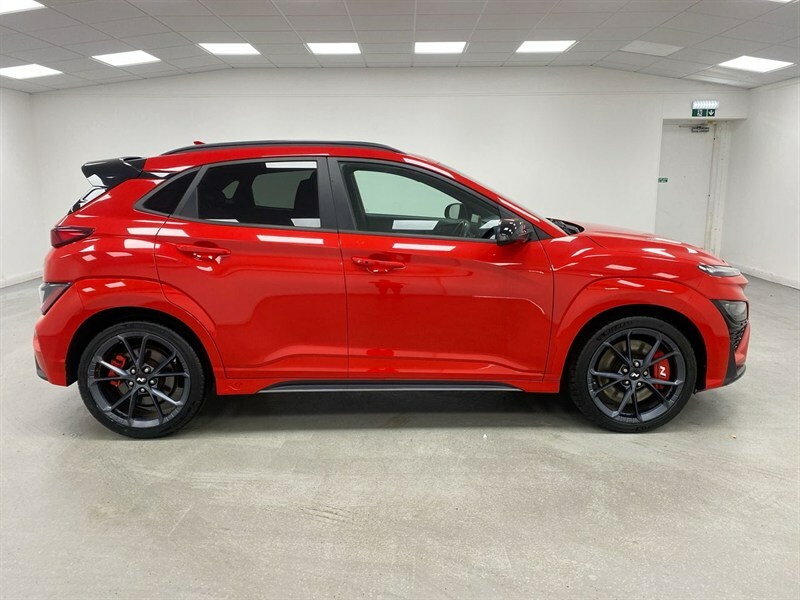Hyundai Kona Premium White #5