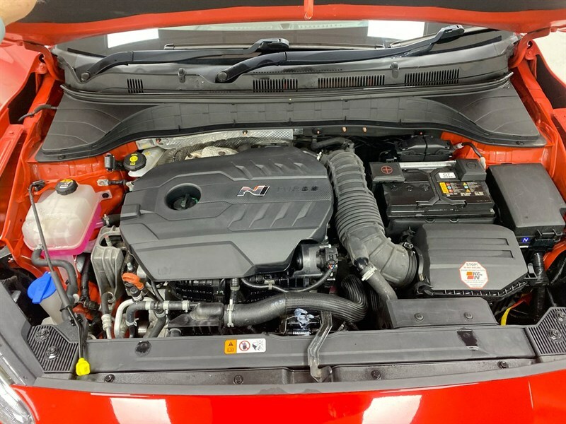 Hyundai Kona Premium White #30