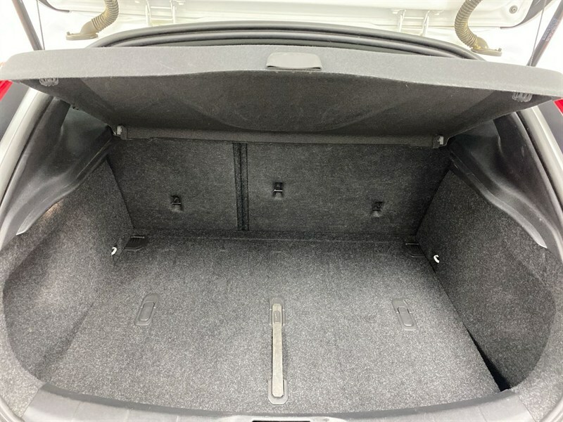 Volvo V40 T3 R-design Edition Silver #60