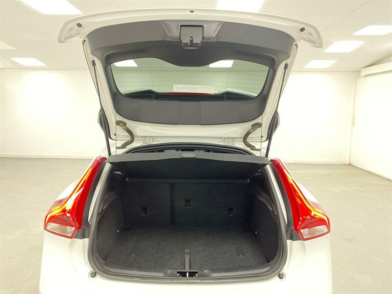 Volvo V40 T3 R-design Edition Silver #58
