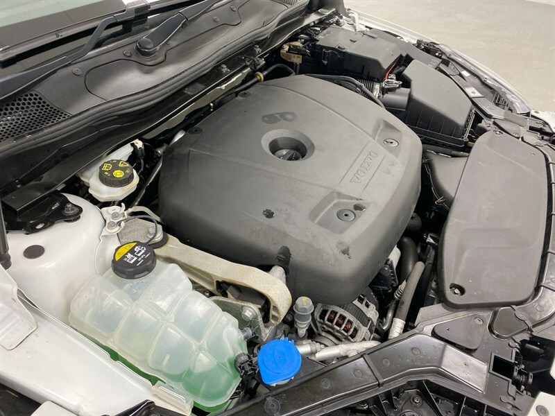 Volvo V40 T3 R-design Edition Silver #31