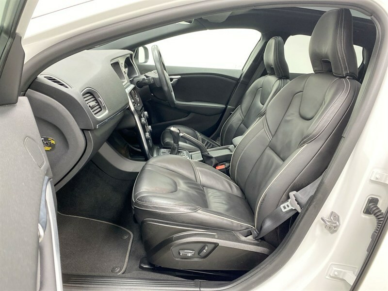 Volvo V40 T3 R-design Edition Silver #52
