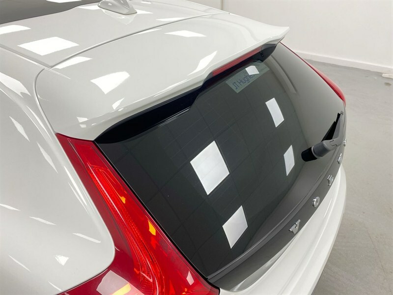 Volvo V40 T3 R-design Edition Silver #25