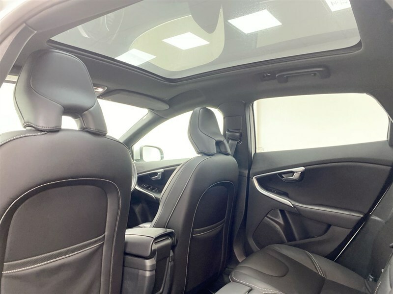 Volvo V40 T3 R-design Edition Silver #59