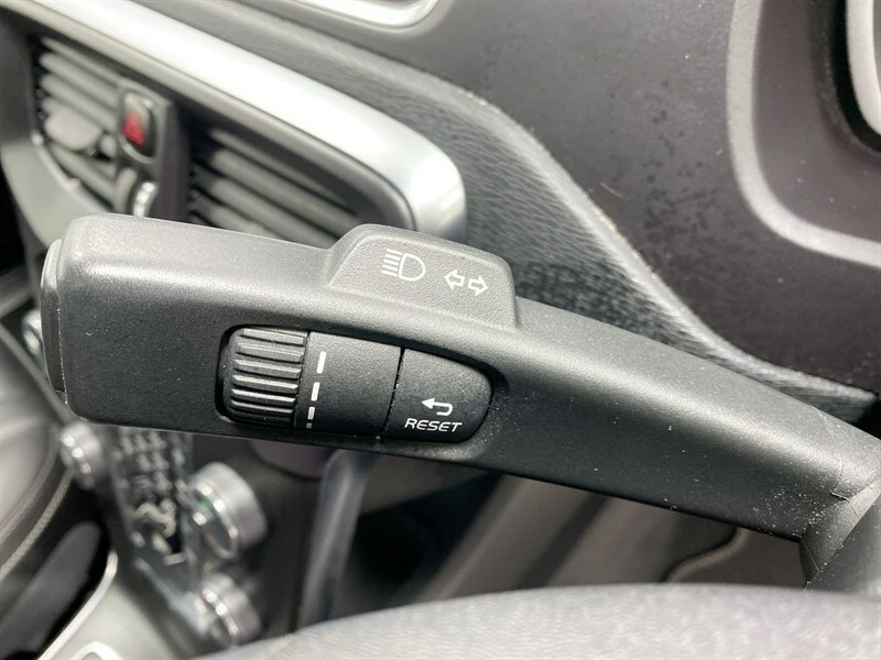 Volvo V40 T3 R-design Edition Silver #39