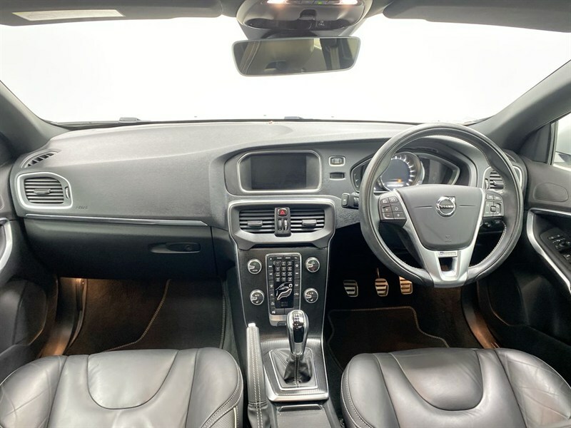 Volvo V40 T3 152 R Design Edition White #4