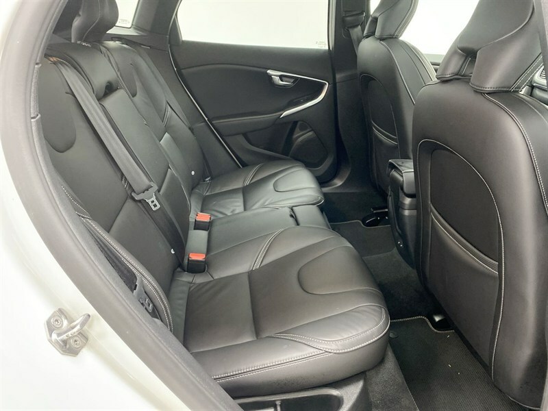 Volvo V40 T3 R-design Edition Silver #55