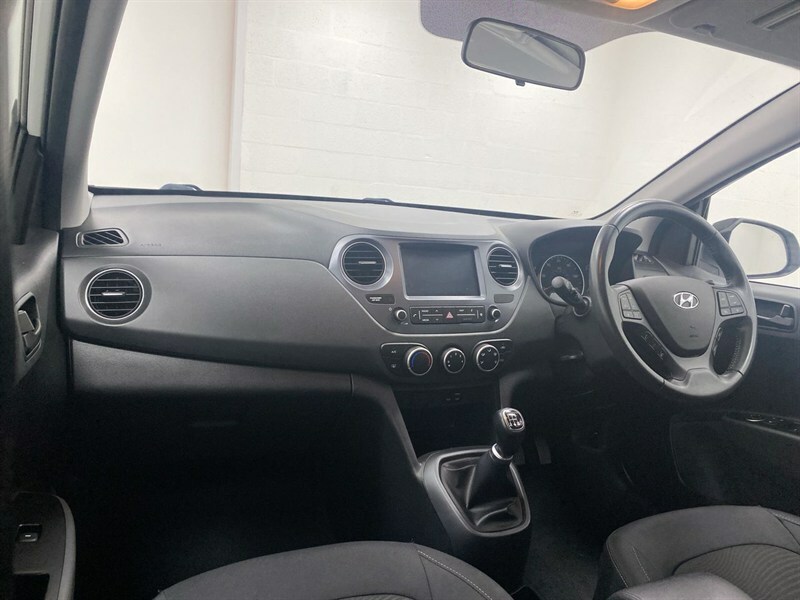 Hyundai I10 1.0 Play White #2