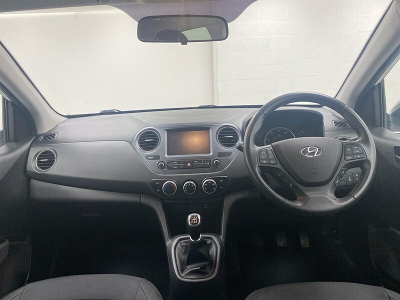Hyundai I10 1.0 Play White #4