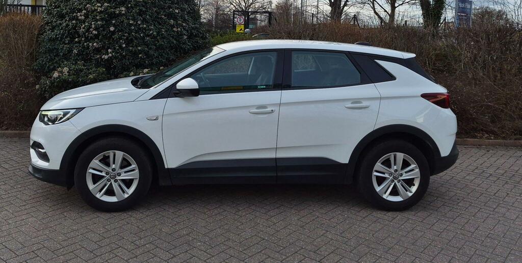 Vauxhall Grandland X Se White #3