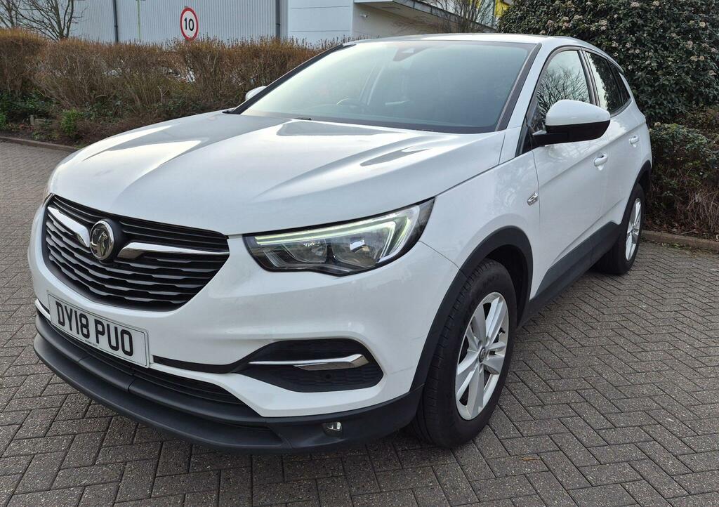 Vauxhall Grandland X Se White